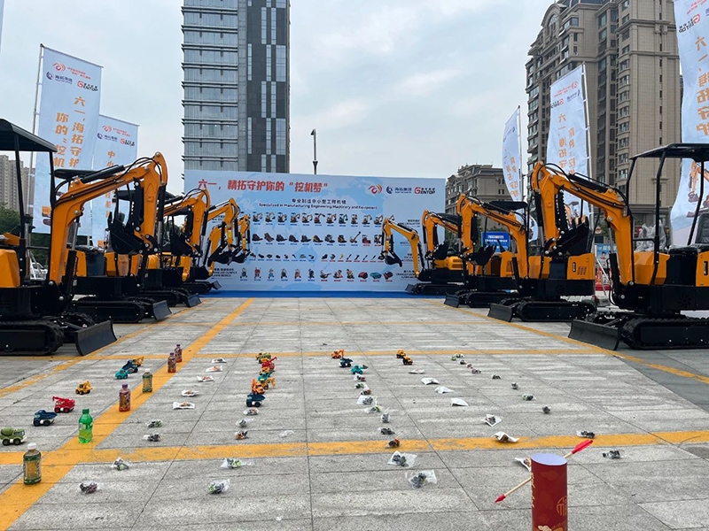 Shandong Hightop Group innovó e integró para crear una exposición de excavadoras 
